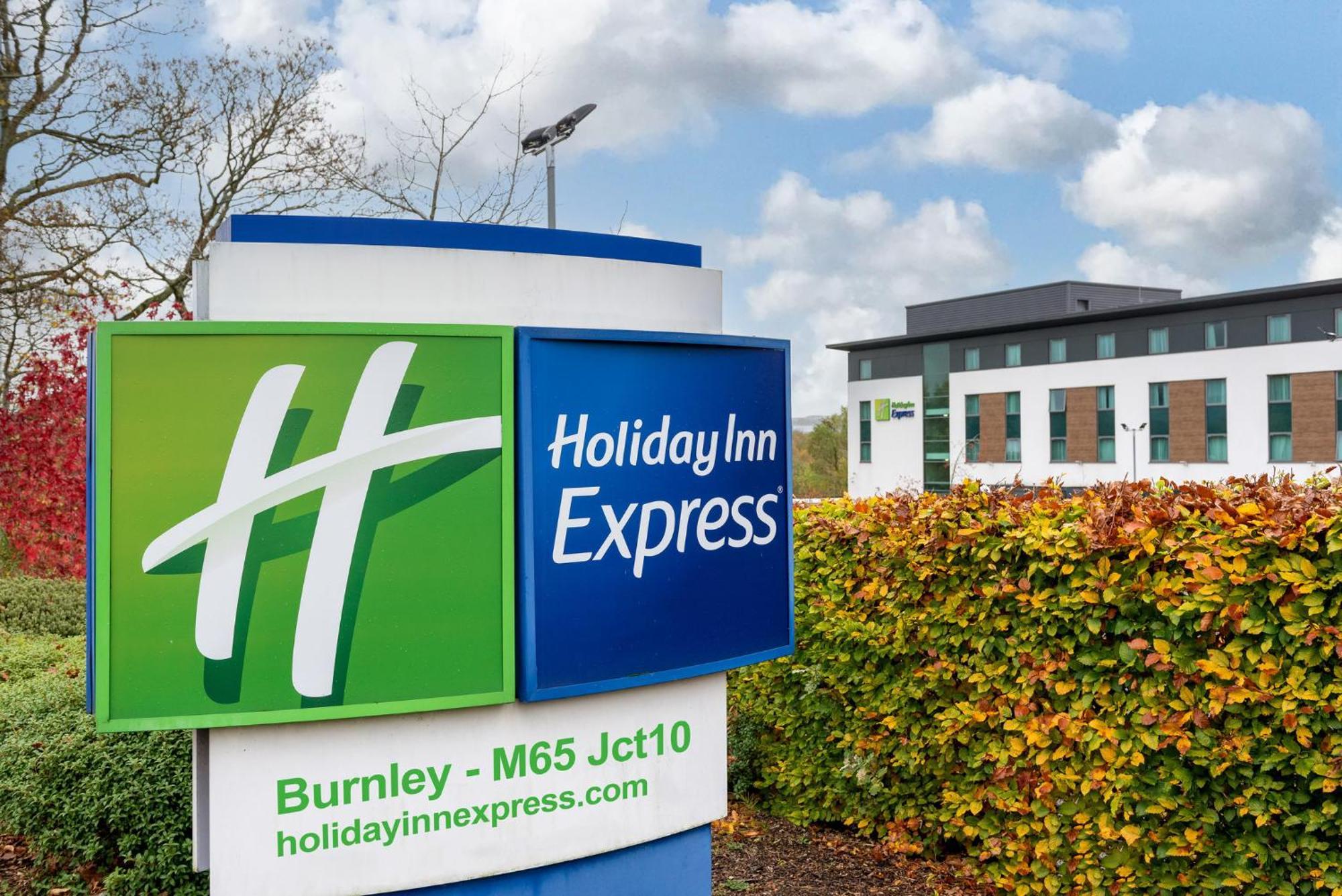 Holiday Inn Express Burnley M65 Jct 10, An Ihg Hotel Εξωτερικό φωτογραφία